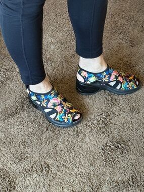 Floral Open-Toe Comfort Sandals - Black Multicolor